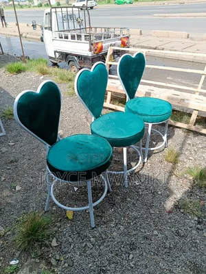 Manicure Love Seats, Green With White Frame 