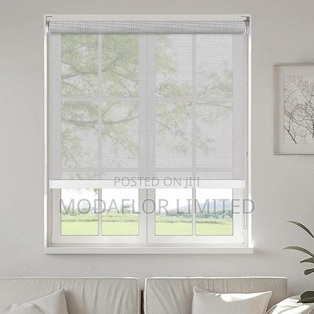 Sunscreen Roller Blinds – Elegance Meets Functionality - main view