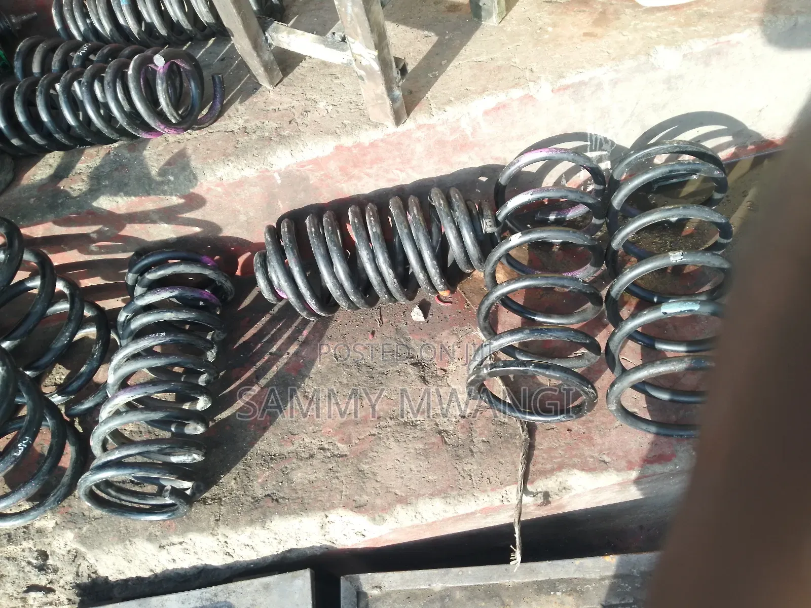 Toyota Harrier Voxy Rear Springs for Ground Clearance 2500