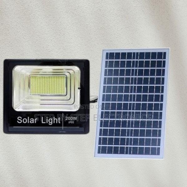 Built-in Photoelectric Sensor 200w Led Solar Floodlight