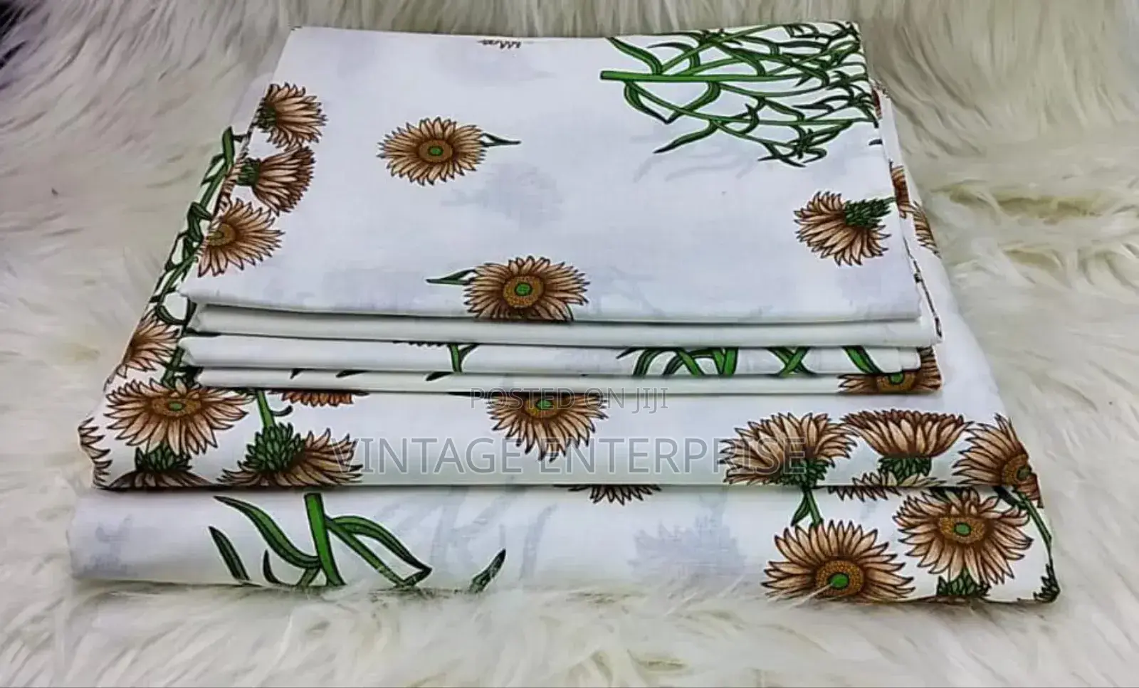 2pcs Bedsheets and 4pcs Pillow Case