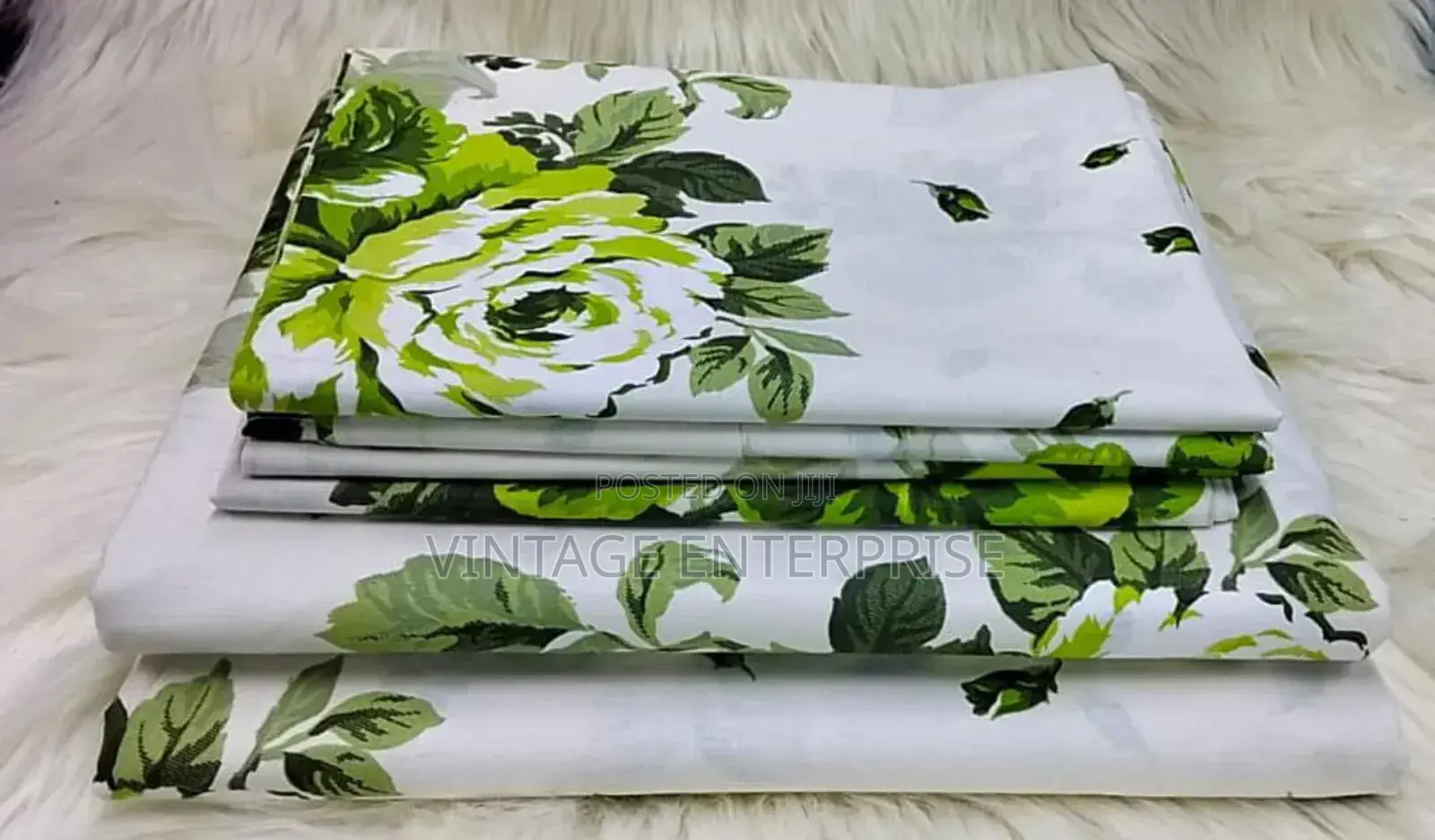 2pcs Bedsheets and 4pcs Pillow Case