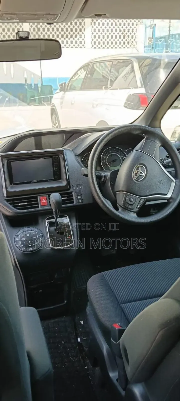 Toyota Noah 2018 White