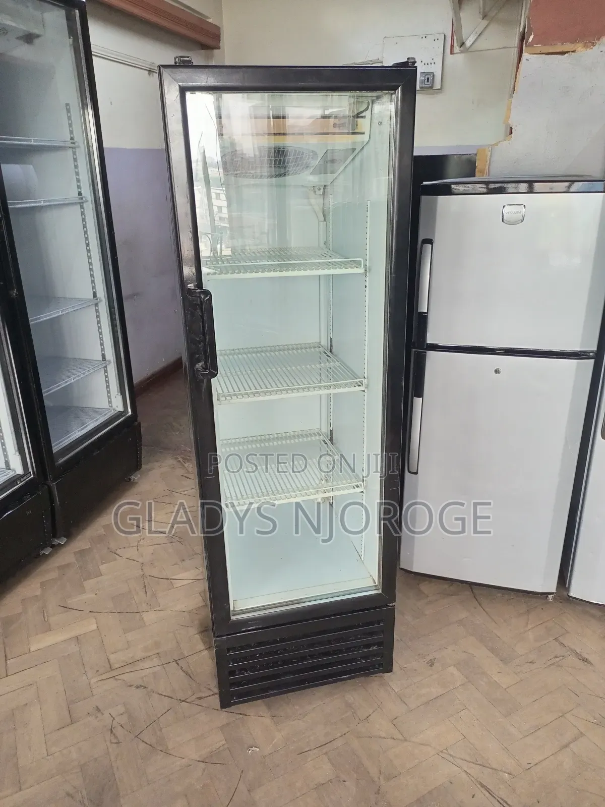 Medium White Black ( 300l) Display Fridge