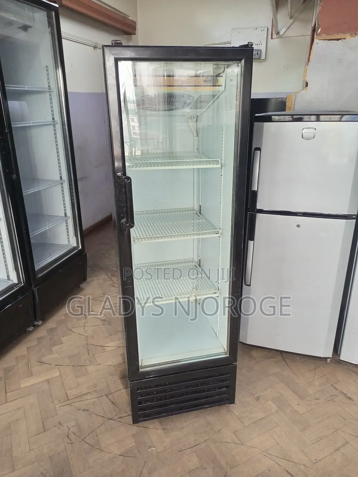 Medium White Black ( 300l) Display Fridge
