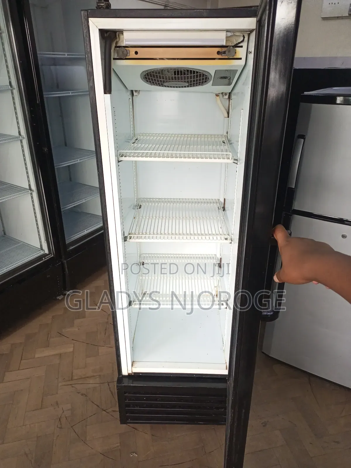 Medium White Black ( 300l) Display Fridge