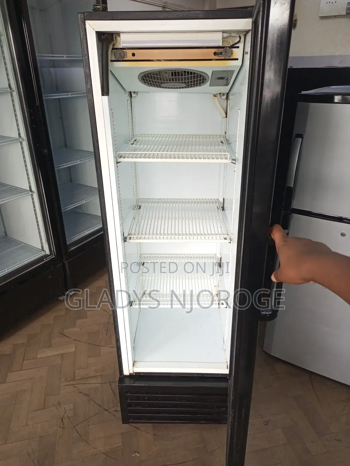 Medium White Black ( 300l) Display Fridge