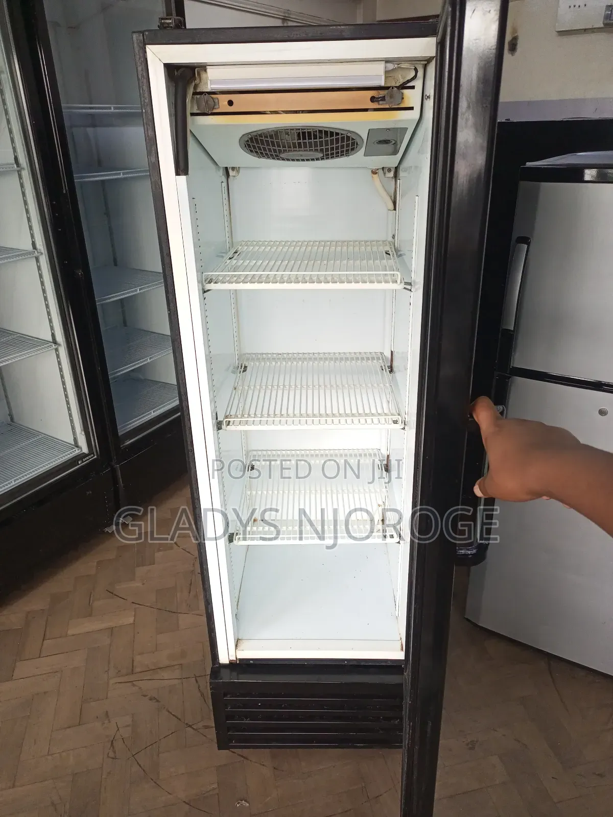 Medium White Black ( 300l) Display Fridge