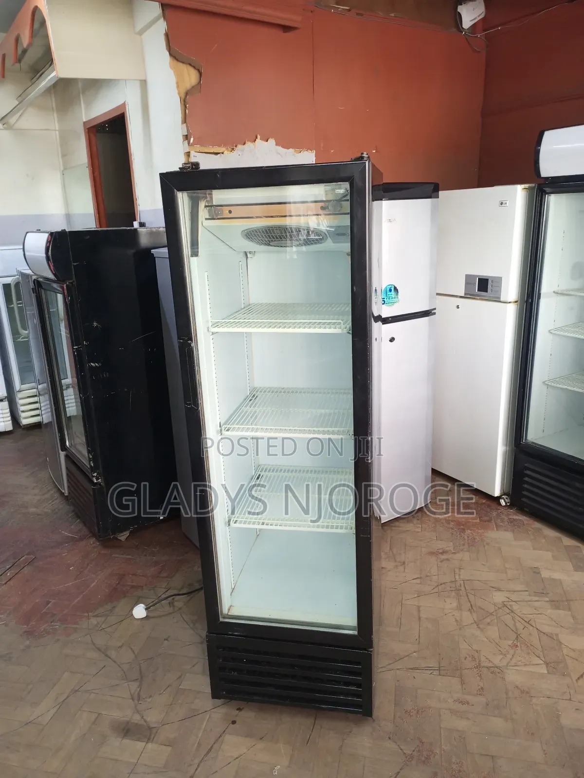 Medium White Black ( 300l) Display Fridge