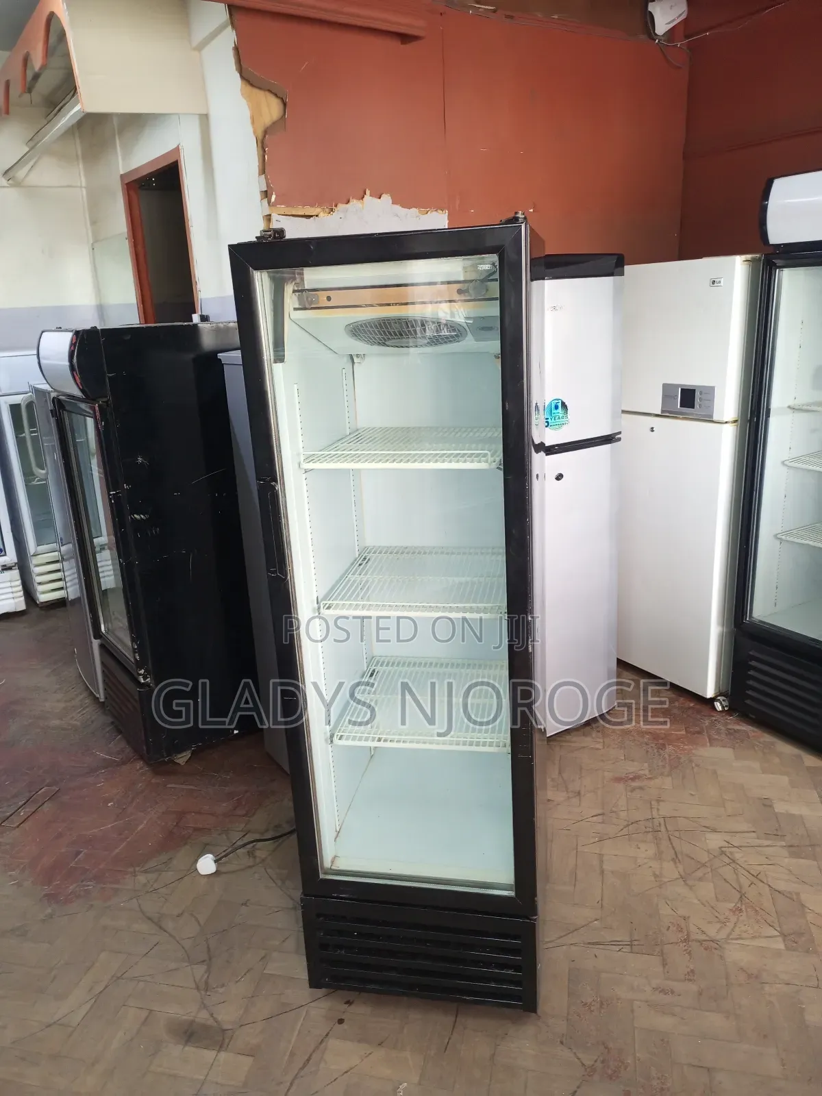 Medium White Black ( 300l) Display Fridge