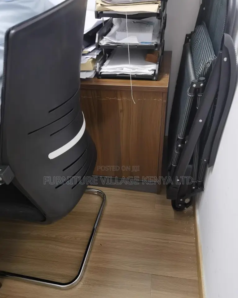 Office Chair: Sleek Cantilever Mesh Back Study Board Seat