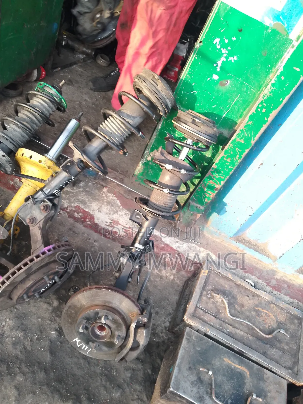Nissan Nv200 and Tiida Complete Shock Each Hallo
