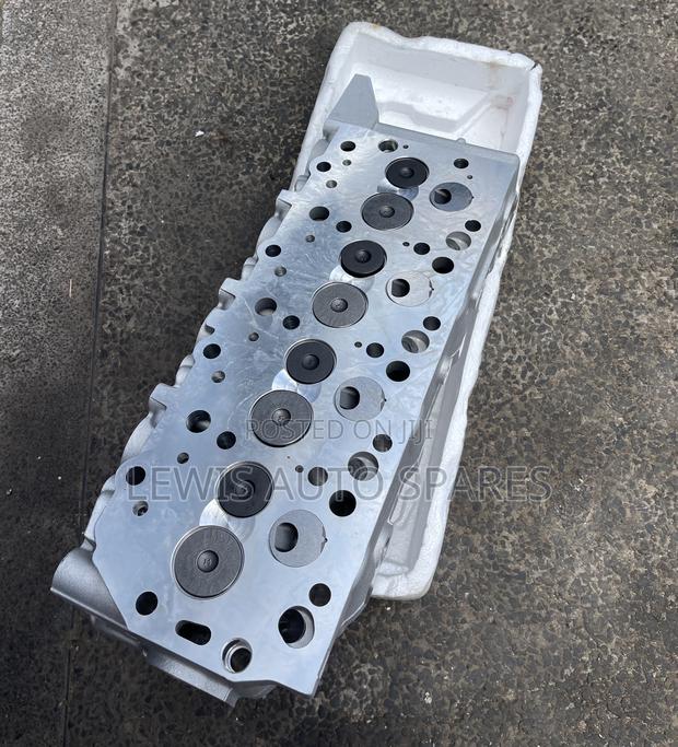 4d56 Cylinder Head Complete - thumbnail 7