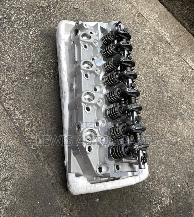 4d56 Cylinder Head Complete - thumbnail 2