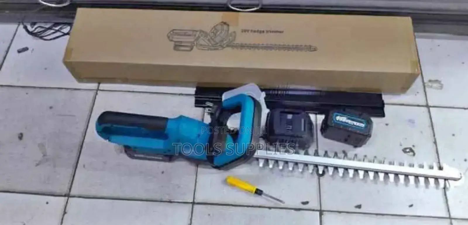 Cordless Hedge Trimmer With Two Batteries