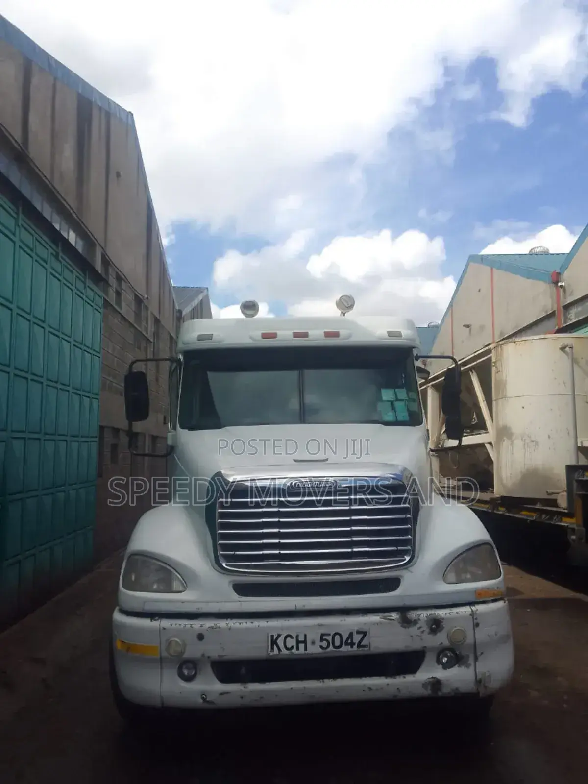 Box Body and Flatbed Trailers Available for Transport