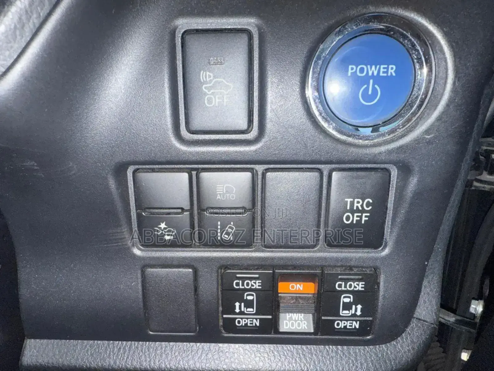 Toyota Noah 1.8 FWD Hybrid (7 seater) 2019 Black