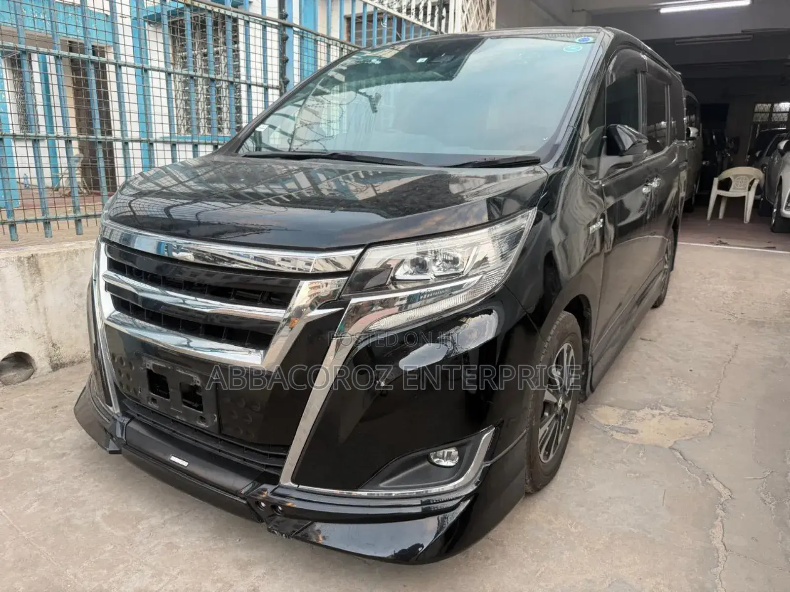 Toyota Noah 1.8 FWD Hybrid (7 seater) 2019 Black