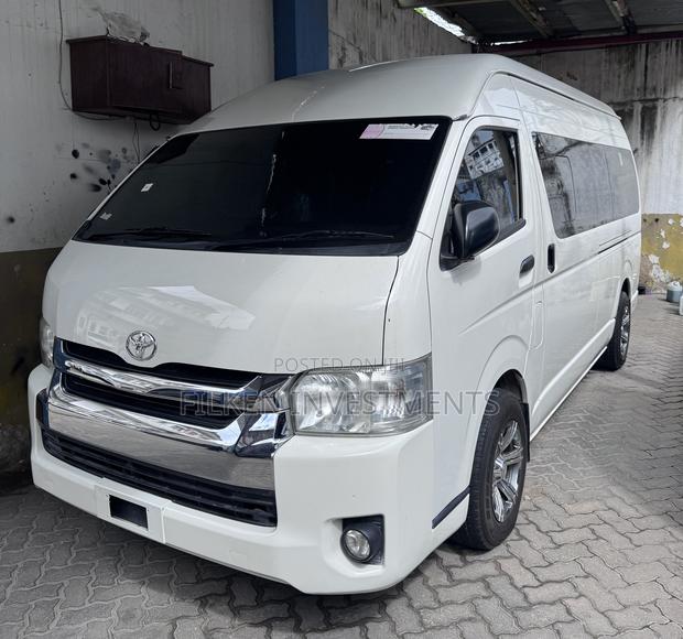 Toyota HiAce 2019 White