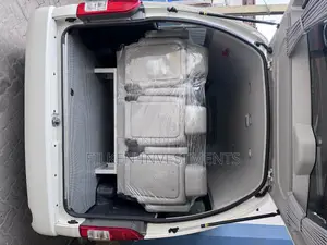 Toyota HiAce 2019 White