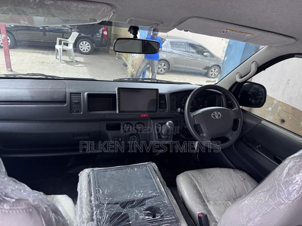 Toyota HiAce 2019 White - thumbnail 7