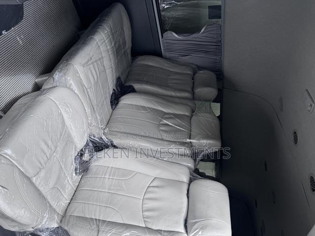 Toyota HiAce 2019 White - thumbnail 9