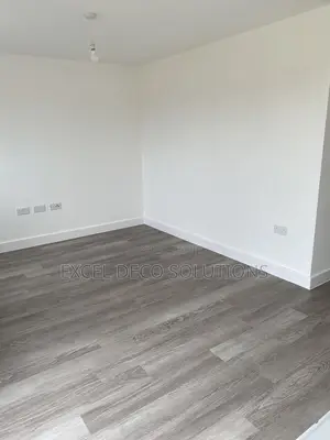 Luxury LVT Dryback – Sleek Long-Lasting
