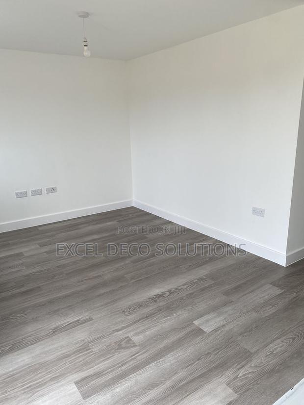 Luxury LVT Dryback – Sleek Long-Lasting