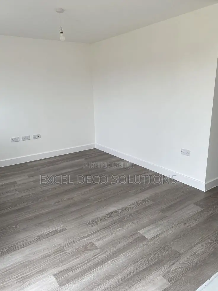 Luxury LVT Dryback – Sleek Long-Lasting