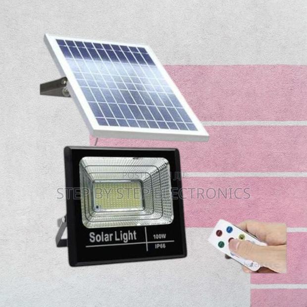1 Year Warranty 100w Solar-Powered Led Flood Light