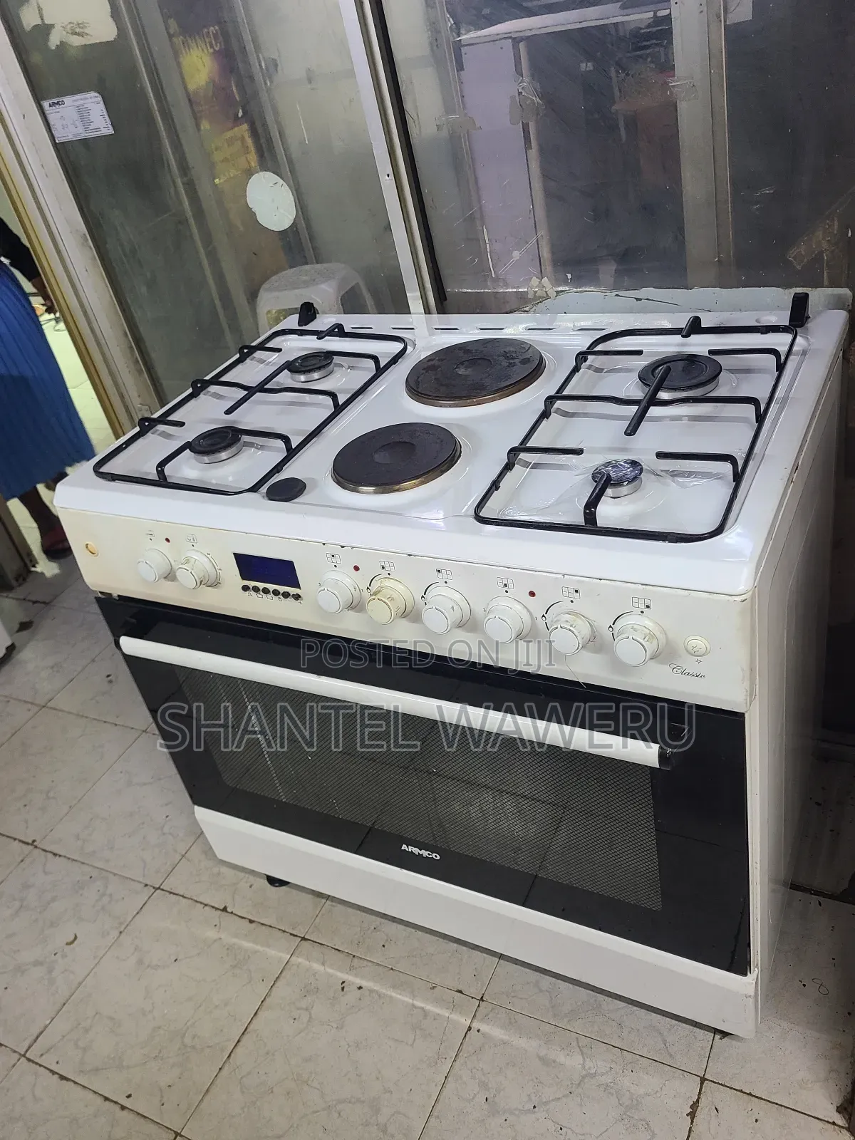 2 Hot Plate +4 Gas Cooker