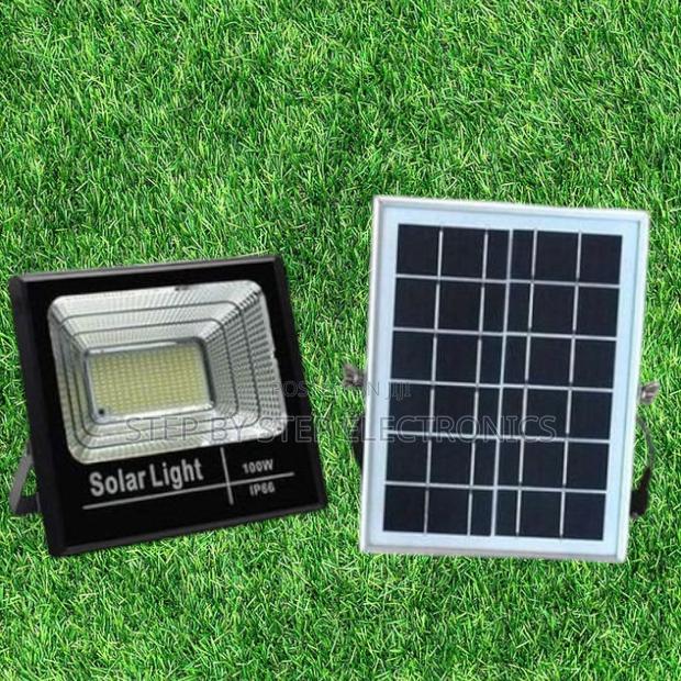 100w Solar-Powered Led Flood Light With Panel