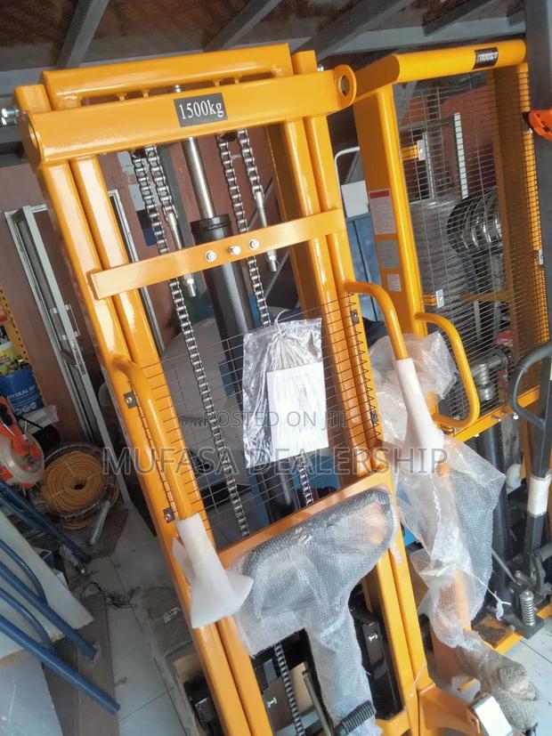 Manual Pallet Stacker - main view