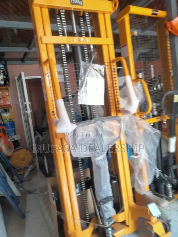 Manual Lift Stacker - main view