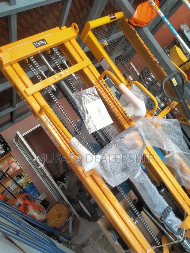 Hand Operated Manual Stacker - thumbnail 3