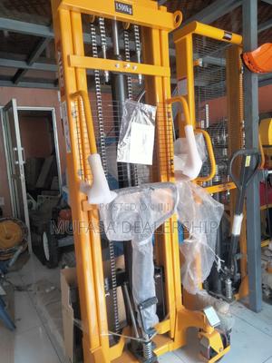 Store Manual Stacker~Hand Driven - thumbnail 2