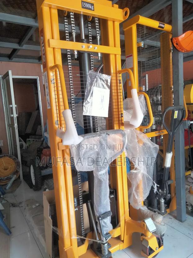 Store Manual Stacker~Hand Driven - main view