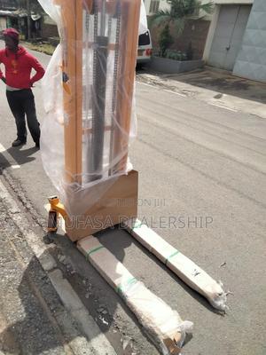 Factory Manual Stacker 2tonnes - thumbnail 2