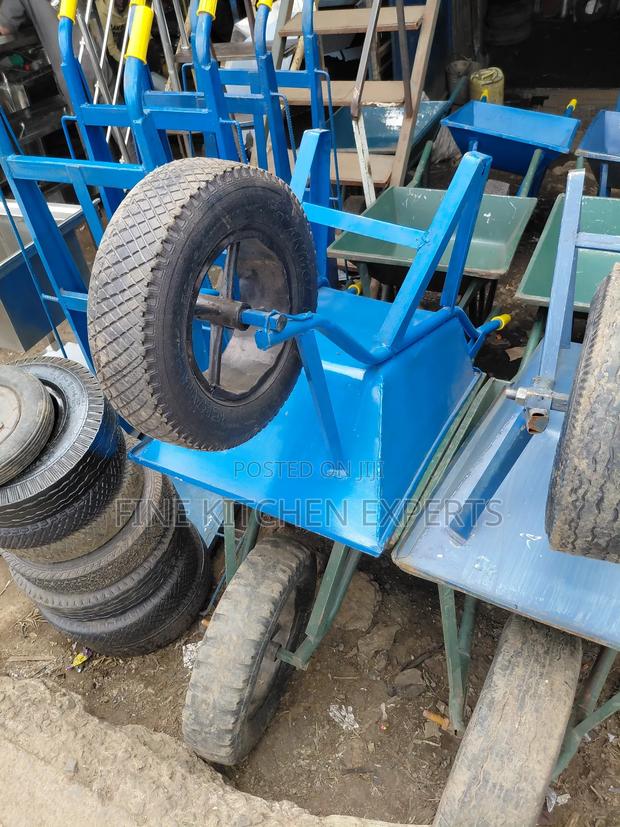 Heavy Duty Wheelbarrow