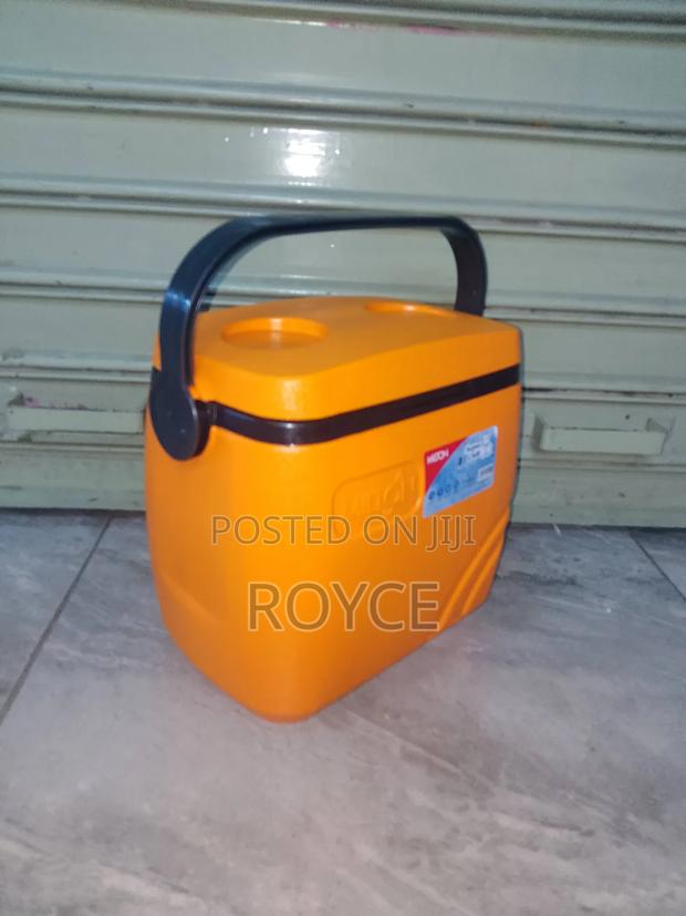 8 Litres Cooler Box - thumbnail 3