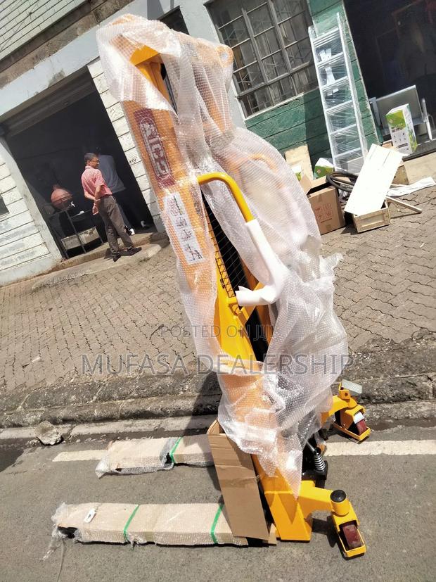 Hydraulic Manual Stacker 2ton - thumbnail 3