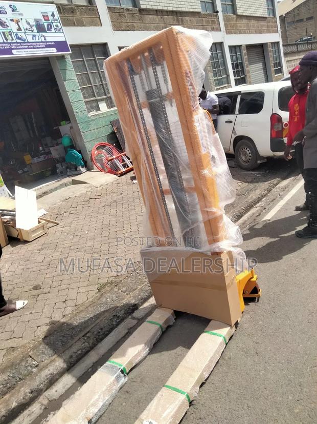 Warehouse Manual Stackers New Manual Lifts - thumbnail 3