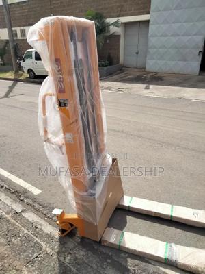 Imported Heavy Duty Manual Stackers - thumbnail 2