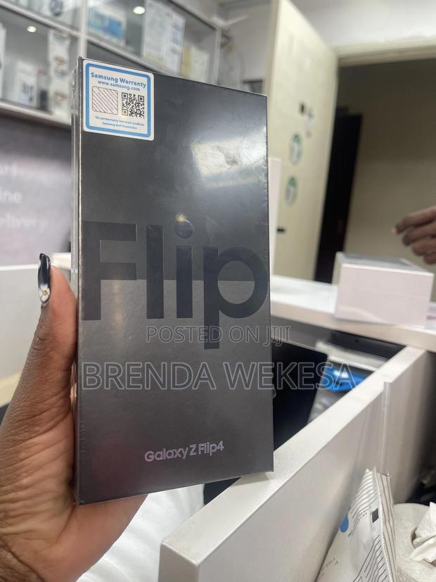 Samsung Galaxy Z Flip4 512 GB Black - main view