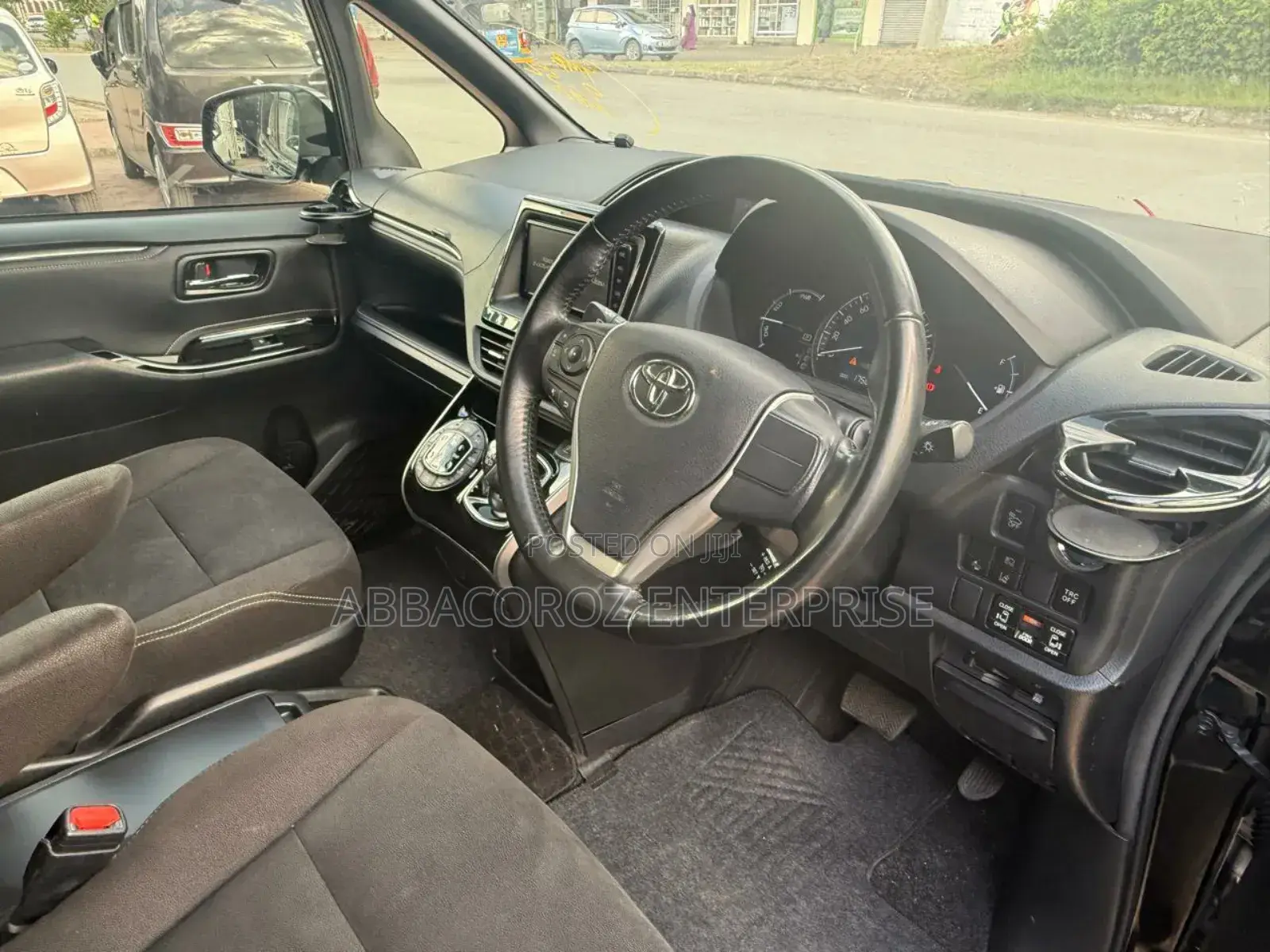 Toyota Esquire 1.8 FWD Hybrid (7 seater) 2019 Black