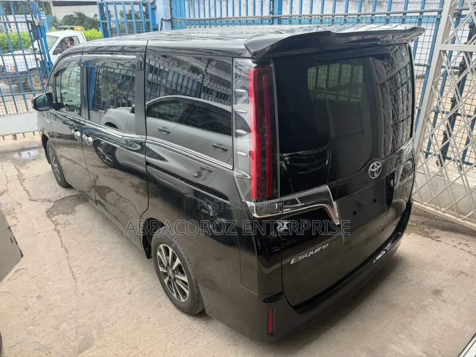 Toyota Esquire 1.8 FWD Hybrid (7 seater) 2019 Black