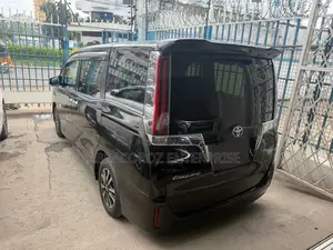 Toyota Esquire 1.8 FWD Hybrid (7 seater) 2019 Black