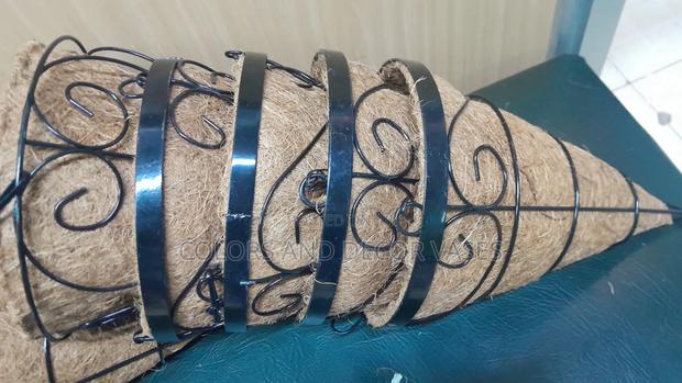 Elegant Hanging Vases - thumbnail 3