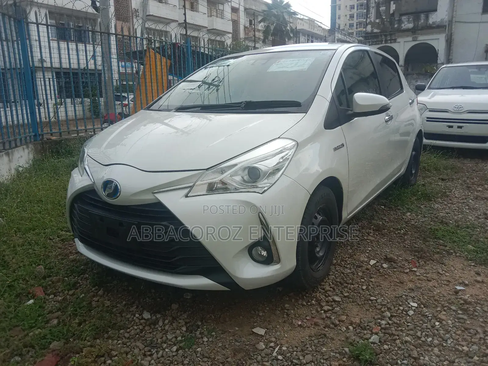 Toyota Vitz 1.5 FWD Hybrid 5dr 2019 White