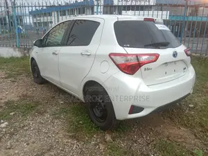 Toyota Vitz 1.5 FWD Hybrid 5dr 2019 White